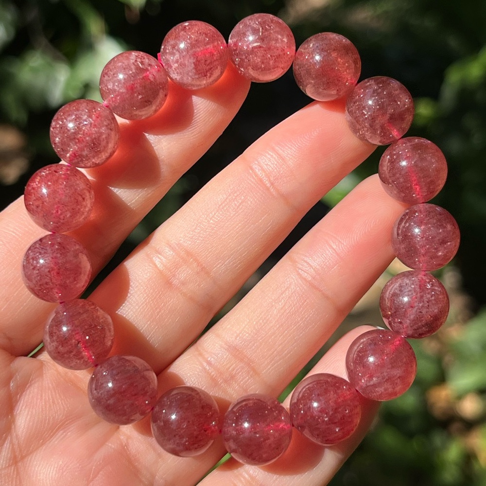 12mm stretchable‎ sparkling strawberry quartz bracelet